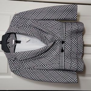Brand new with tag. Houndstooth 3/4 sleeve blazer